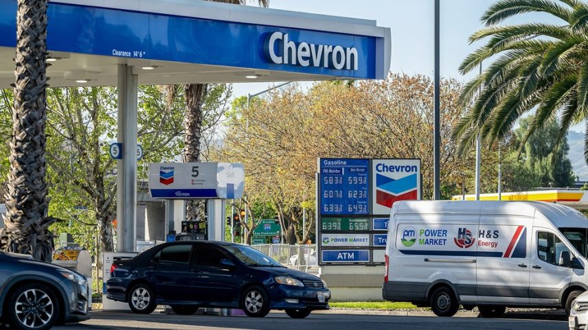 Preços da gasolina e do diesel, com forte alta desde o início dos ataques ao Irã e o fechamento de Ormuz, têm deixado americanos descontentes com Trump