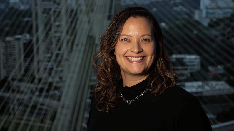 Hellen Fernandes, da Zurich: seguro cibernético deve ser visto como um componente ativo da governança, em uma estratégia integrada de gestão de riscos — Foto: Divulgação