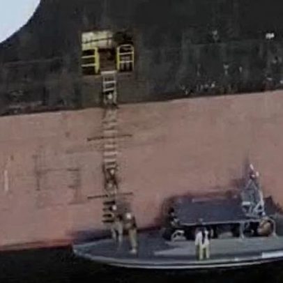 Empresas tentam livrar navios da armadilha de Ormuz
