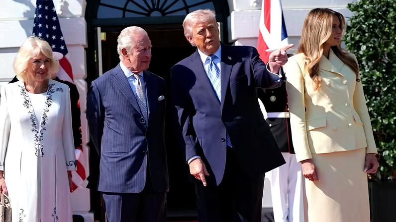 Rainha Camilla e rei Charles III (à esq.) são recebidos por Trump e a primeira-dama, Melania, na Casa Branca — Foto: Alex Brandon/AP