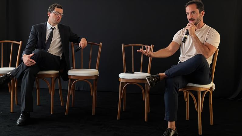 Guilherme Russo, de paletó, e Roched Seba: levantamento mostra que existe uma percepção positiva sobre a causa animal — Foto: Divulgação