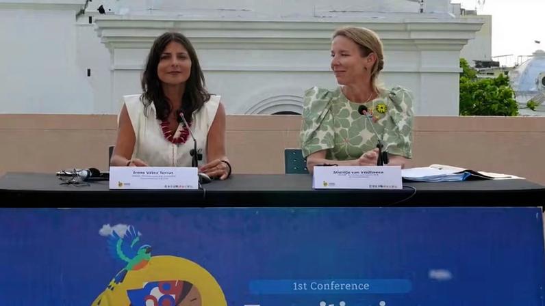 Ministras da área de clima da Colômbia, Irene Vélez (à esq.), e dos Países Baixos, Stientje van Veldhoven, em Santa Marta: em busca de um ‘tratado de não proliferação de combustíveis fósseis’ — Foto: Divulgação