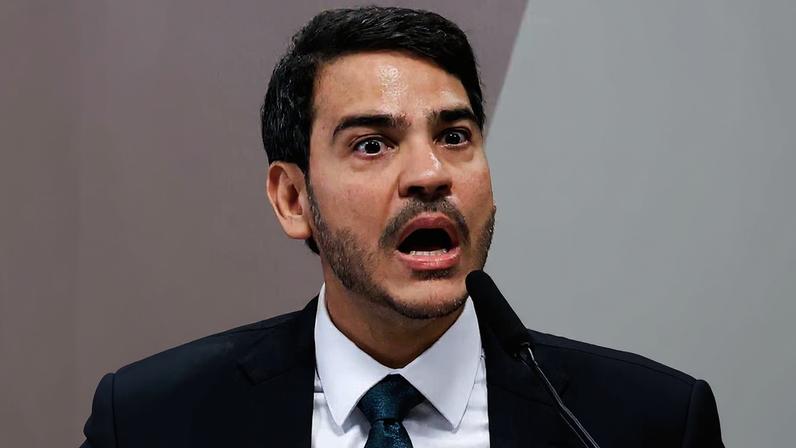 Jorge Messias, durante sabatina na CCJ: plenário do Senado rejeitou a indicação por 42 votos a 34 — Foto: Lula Marques/Agência Brasil
