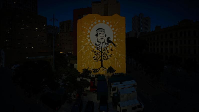 São Paulo- 19.04.2026 - Ailton Krenak é homenageado com enorme empena em São Paulo. O mural está instalado no Vale do Anhangabaú . Foto: Ignacio Aronovich.