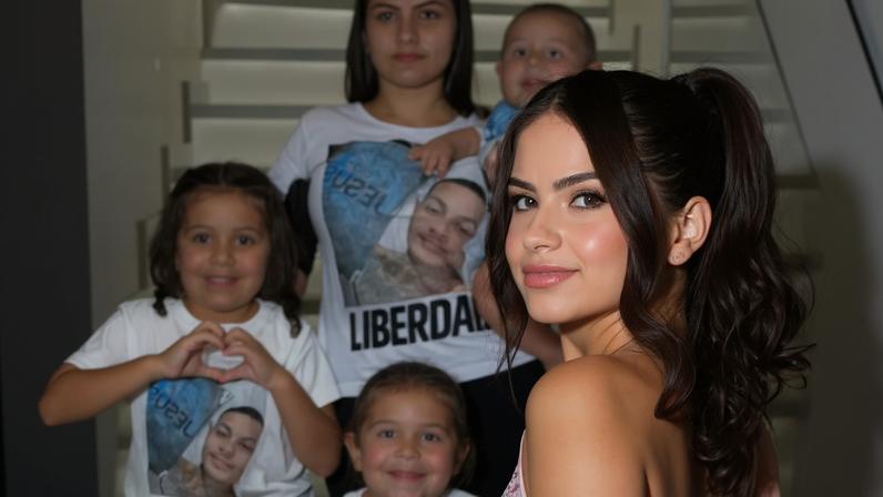 Débora Paixão postou foto no seu Instagram ao lado dos filhos para pedir liberdade ao marido, Chrys Dias — Foto: Reprodução/Arquivo pessoal