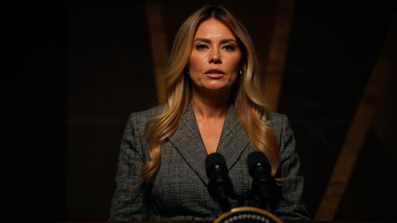 Jimmy Kimmel chama Melania Trump de 'futura viúva' dias antes de ataque a tiros; primeira-dama reage: 'Covarde' — Foto: Montagem/g1