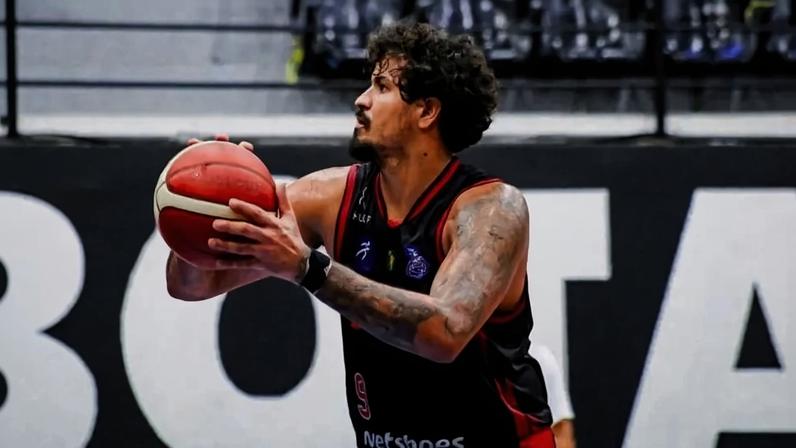 Lucas Dias, do Franca, em ação nos playoffs do NBB 25/26 (Foto: Divulgação/NBB)