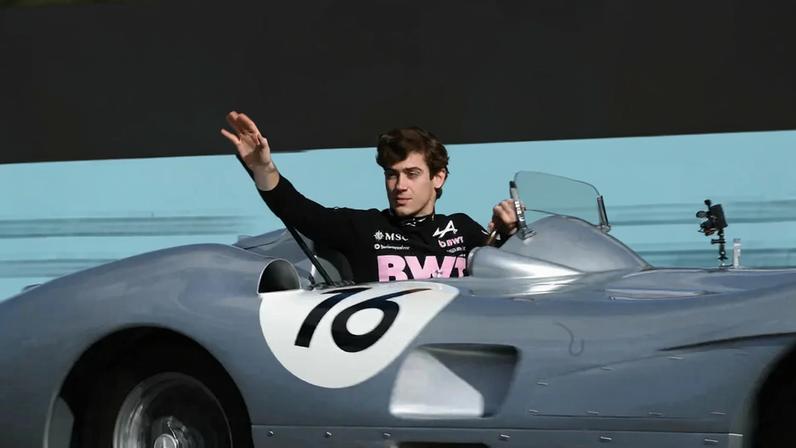 Franco Colapinto levou a F1 em evento para Buenos Aires, na Argentina (Foto: Luis ROBAYO / AFP)