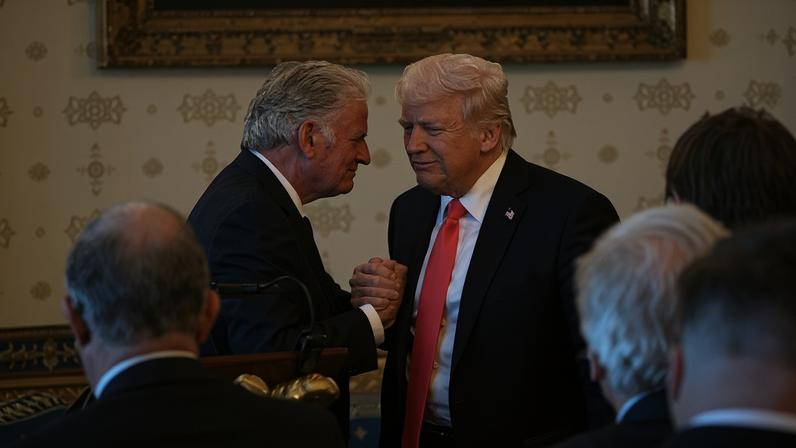 ‘Barulho por nada’, diz Graham sobre meme de Jesus com Trump