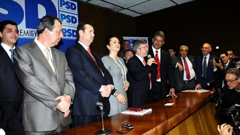 Ato de fundação do Partido Social Democrático (PSD) em 2011 na Câmara dos Deputados. Na imagem estão o então presidente da Casa, Marco Maia, o então prefeito de São Paulo, Gilberto Kassab, o então governador do Amazonas, Omar Aziz, o então vice-governador de São Paulo, Guilherme Afif Domingos e a então senadora Kátia Abreu