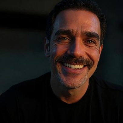 Galã de novela mexicana busca espaço na TV brasileira após influência de global