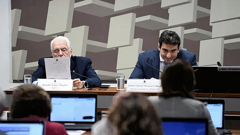 Gabriel Galípolo na Comissão de Assuntos Econômicos (CAE) durante sabatina para exercer o cargo de presidente do Banco Central do Brasil