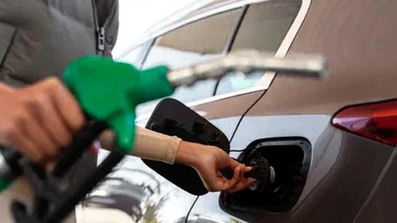 Dados da ANP consideram valor médio semanal de venda dos combustíveis em todo o país; redução no diesel comum foi de 1,62% e gasolina caiu 0,3%