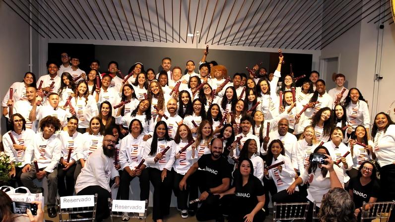 INHAC forma 73 novos cozinheiros e transforma trajetórias por meio da gastronomia