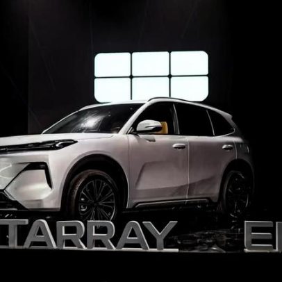 Geely lança sistema híbrido com 45 km/l e mira Toyota e Honda