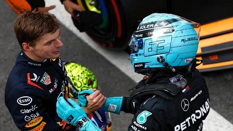 George Russell e Max Verstappen se cumprimentam