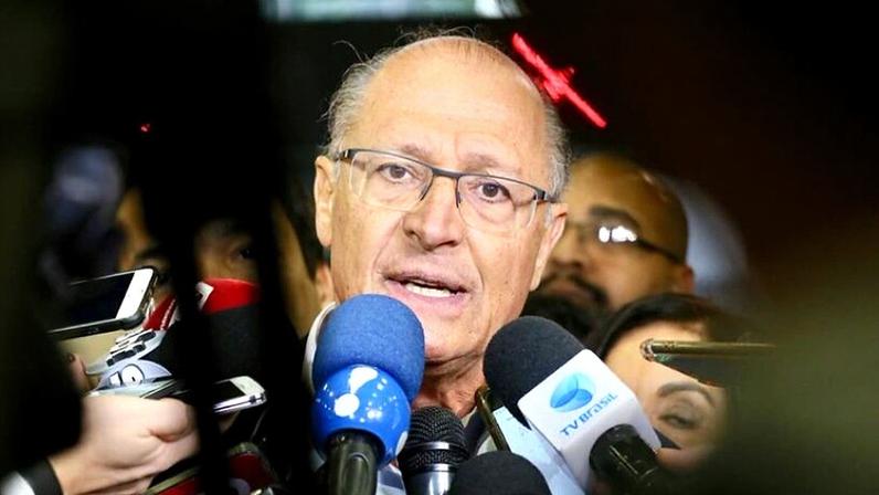 "Essa foi uma decisão do Congresso Nacional. Não há ainda uma decisão sobre isso. Vamos aguardar", disse Geraldo Alckmin (PSB)