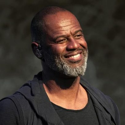 Cantor 17 vezes indicado ao Grammy acusa ex e filho de dano à reputação
