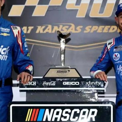 Kyle Larson diz que gosta de toda a informação do rádio para não ser surpreendido