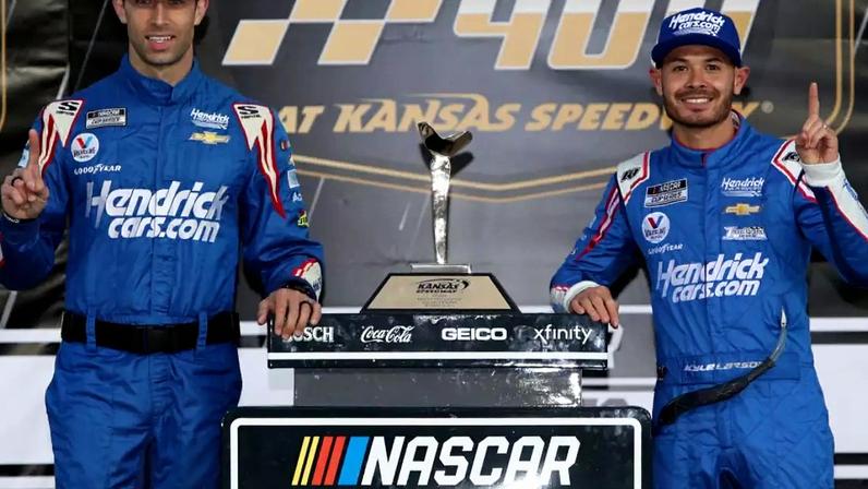 Kyle Larson diz que gosta de toda a informação do rádio para não ser surpreendido