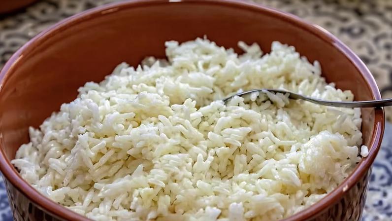 Panela de arroz, um dos alimentos mais consumidos do planeta, na mira da crise climática.