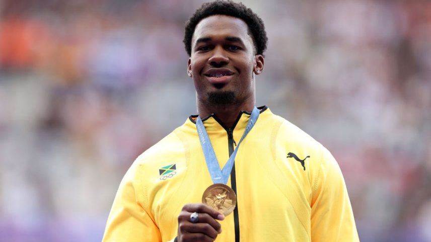 Medalhista de ouro no lançamento de disco em Paris 2024, jamaicano Rojé Stona é um dos 11 atletas com transferência de nacionalidade negada — Foto: Elsa/Getty Images