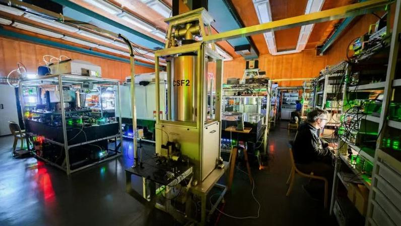 Relógio atômico localizado no laboratório de tempo do Physikalisch-Technische Bundesanstalt, na Almanha — Foto: Julian Stratenschulte/picture alliance via Getty Images