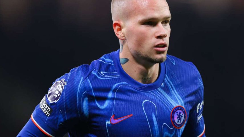 Mudryk com a camisa do Chelsea