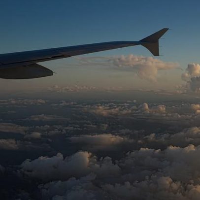 Qual é a rota de avião mais longa do mundo e a de ônibus?