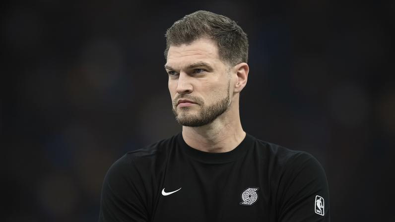 Blazers vencem Suns e garantem vaga nos playoffs; Splitter faz história