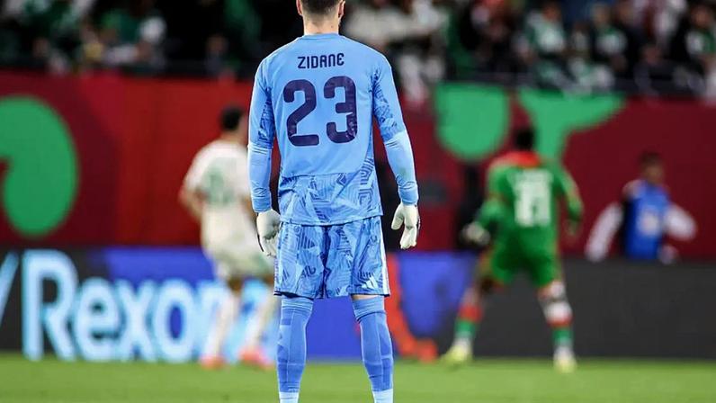Luca Zidane em ação pela Argélia