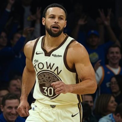 Stephen Curry lidera ranking de camisas mais vendidas na NBA