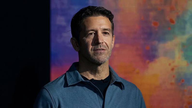 John Ternus, novo CEO da Apple, durante evento da Apple em Nova York no dia 4 de março de 2026 — Foto: Adam Gray/Bloomberg via Getty Images
