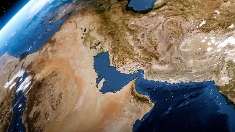Estreito de Ormuz, uma das rotas marítimas mais estratégicas do mundo, em vista de satélite
