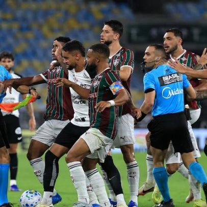 Allan pediu desculpas por gesto obsceno e expulsão em derrota do Corinthians