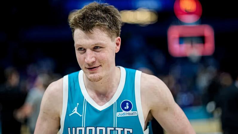Kon Knueppel bate recorde pelo Charlotte Hornets em sua temporada de estreia — Foto: Jacob Kupferman/Getty Images