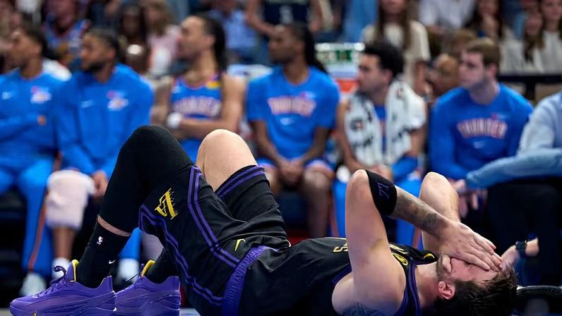 Doncic sofre lesão grave na coxa; vira dúvida para Playoffs e disputa MVP