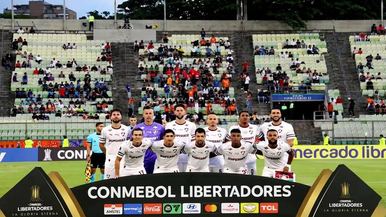 Time do Fluminense contra o La Guaira — Foto: Edilzon Gamez/Getty Images