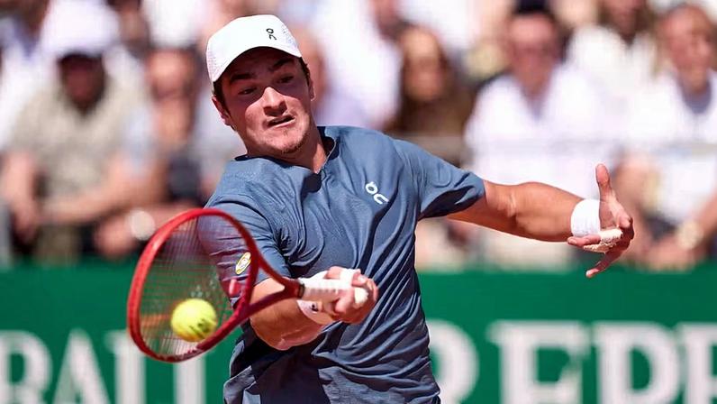 João Fonseca no Masters 1.000 de Monte Carlo — Foto: Mateo Villalba/Getty Images
