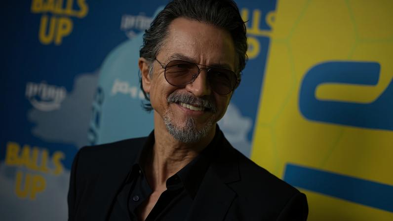 Benjamin Bratt no evento de lançamento de Bola pra Cima (2026), em Los Angeles, em 14 de abril de 2026 — Foto: Getty Images