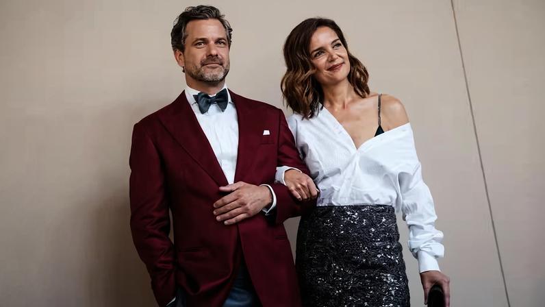 Joshua Jackson e Katie Holmes no evento de lançamento do documentário Brunello: The Gracious Visionary (2026), em Nova York, em 14 de abril de 2026 — Foto: Getty Images