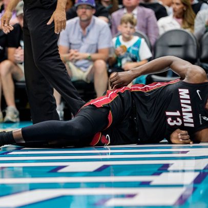 Bam Adebayo se lesiona em choque com LaMelo Ball; Heat é eliminado pelos Hornets