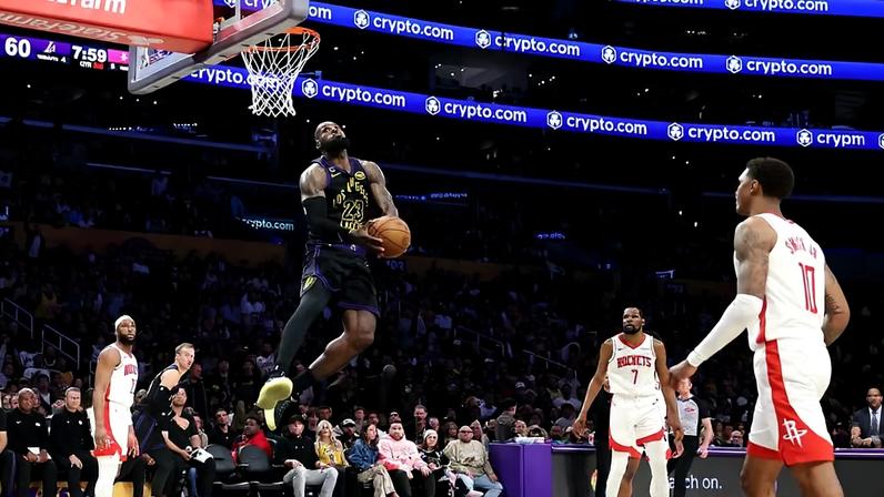 LeBron James brilha em vitória dos Lakers sobre os Rockets no Jogo 2 — Foto: Getty Images
