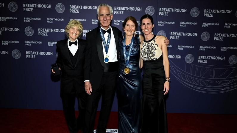 Albert Maguire (2º à esquerda) e Jean Bennett (2ª à direita), na 12ª Cerimônia do Breakthrough Prize em Santa Mônica, na Califórnia (EUA) — Foto: Getty Images