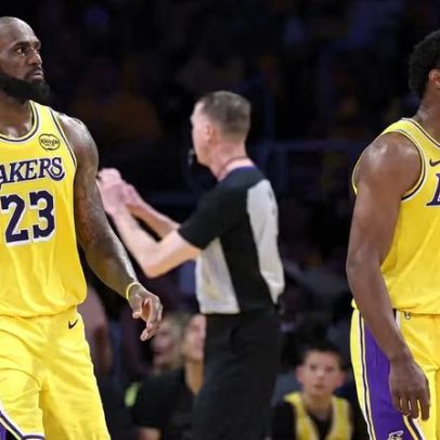 LeBron quebra recorde e celebra parceria com Bronny nos playoffs