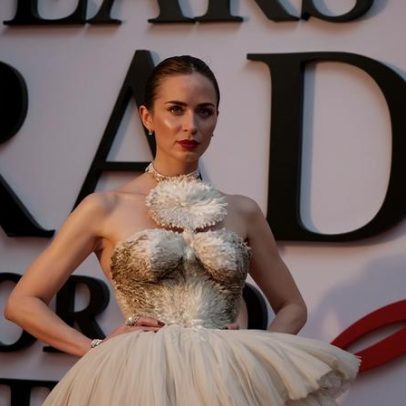 Filhas de Emily Blunt descobrem O Diabo Veste Prada e se encantam