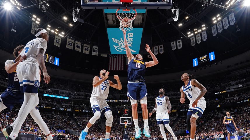 Jokic em ação contra o Timberwolves nos playoffs da NBA — Foto: Bart Young/NBAE via Getty Images