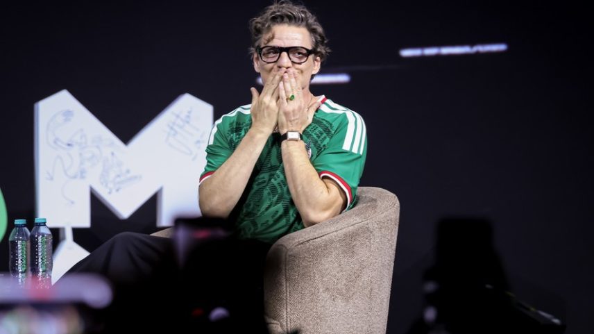 Pedro Pascal em evento de CCXP México, em 26 de abril de 2026, promovendo Star Wars: O Mandaloriano e Grogu — Foto: Getty Images