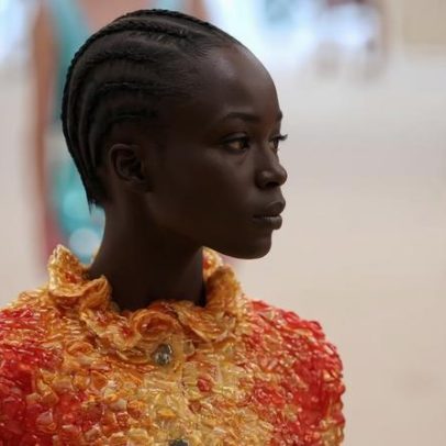 Chanel aposta em beleza pós-praia com cabelo molhado e pele iluminada no Cruise