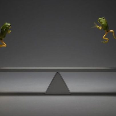 Câmbio em movimento mostra dólar caindo e real subindo, impactos no bolso